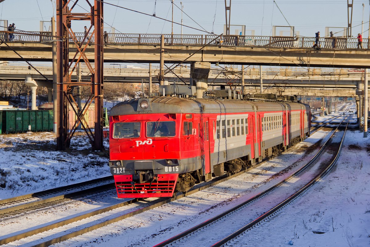 На один день в октябре изменится расписание ряда пригородных поездов на СвЖД