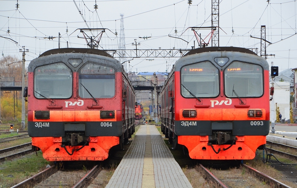 Расписание нескольких пригородных поездов в Свердловской области изменится в конкретные даты ноября