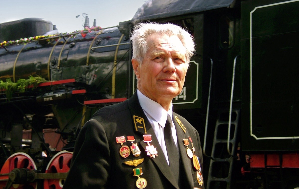 Участникам и инвалидам Великой Отечественной войны с сопровождающими предоставляется бесплатный проезд на пригородных поездах до конца мая