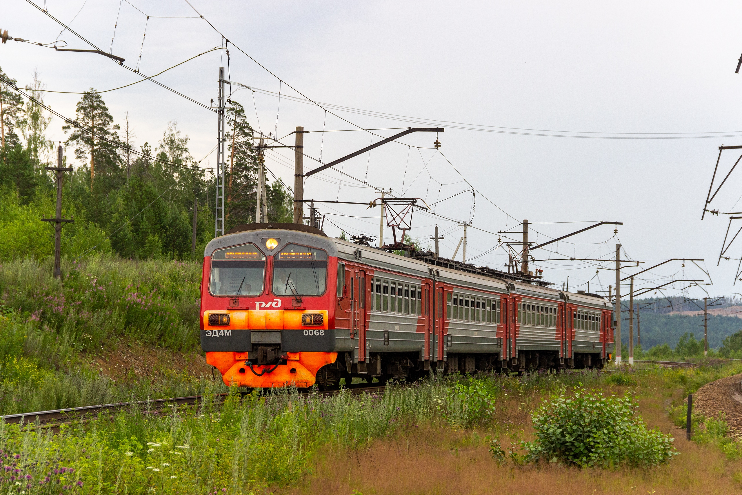 Направления Керамик – Екатеринбург – Нижний Тагил, Талица – Тюмень, Нижневартовск – Сургут: в некоторые даты июня временно изменится график ряда пригородных поездов
