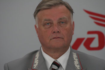 Владимир Якунин: "Принятие Правительством РФ концепции развития пригородных пассажирских перевозок позволит ОАО "РЖД" продолжить работу по защите не только корпоративных позиций, но и интересов пассажиров".