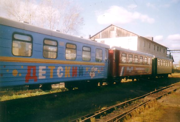 На первую смену в загородный лагерь «Зеленый луг» для детей организуют перевозку в первых вагонах пригородных поездов.